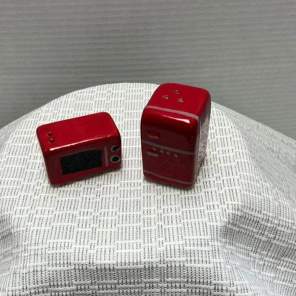 Red Kitchen Appliance Salt and Pepper Shakers - Picture 1 of 7